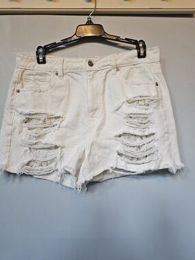 American Eagle Outfitters White Distressed Denim Shorts Floral Patch Poc Lining